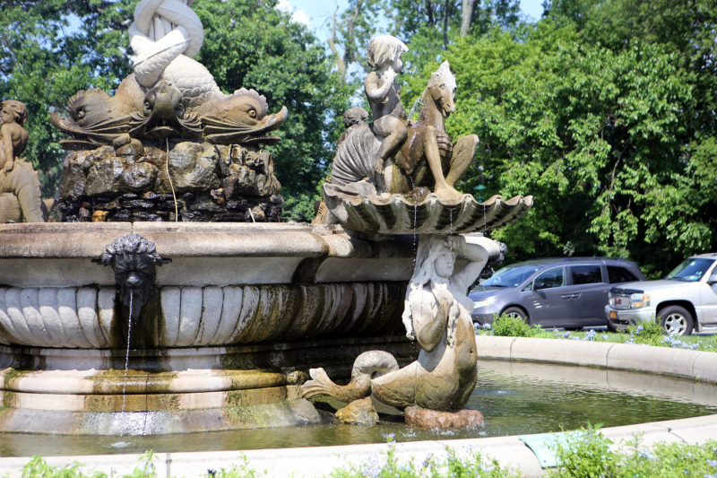 The Rainey Gate Fountain.   Photo © by Brian Benton.