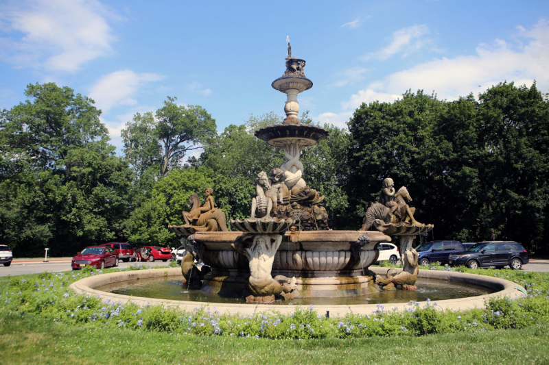 The Rainey Gate Fountain.   Photo © by Brian Benton.