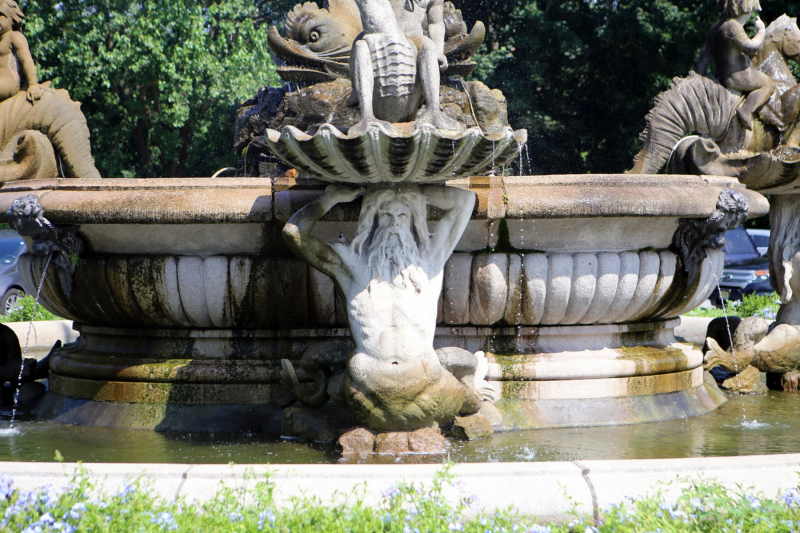 The Rainey Gate Fountain.   Photo © by Brian Benton.