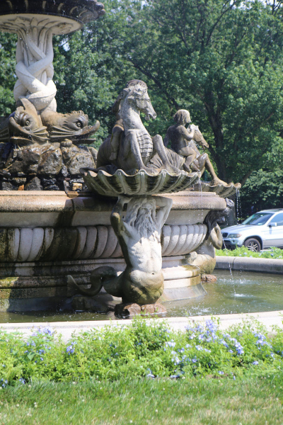 The Rainey Gate Fountain.   Photo © by Brian Benton.