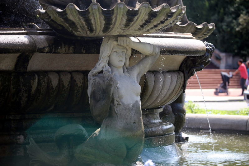 The Rainey Gate Fountain.   Photo © by Brian Benton.