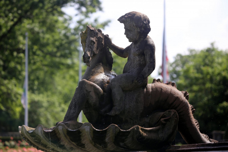 The Rainey Gate Fountain.   Photo © by Brian Benton.