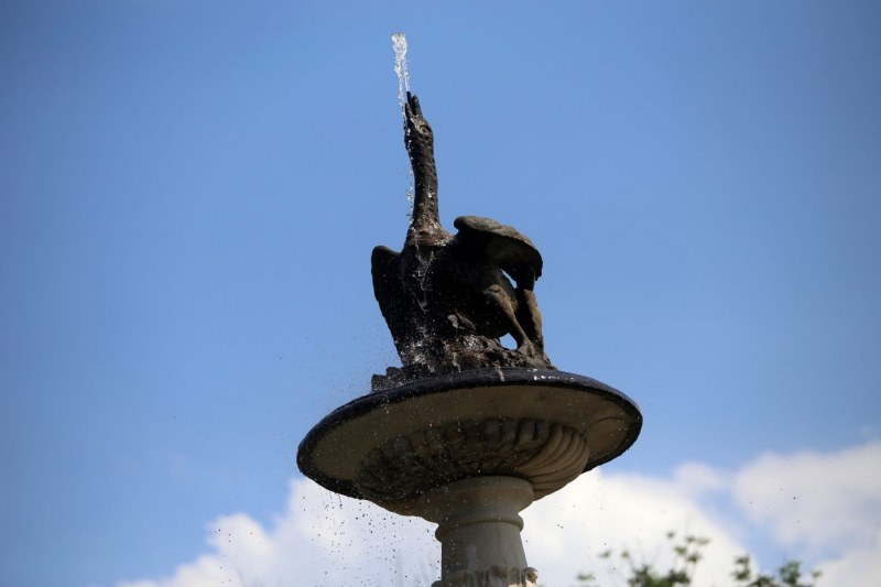 The Rainey Gate Fountain.   Photo © by Brian Benton.