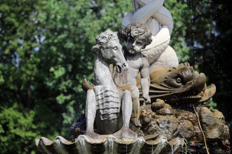 The Rainey Gate Fountain.   Photo © by Brian Benton.