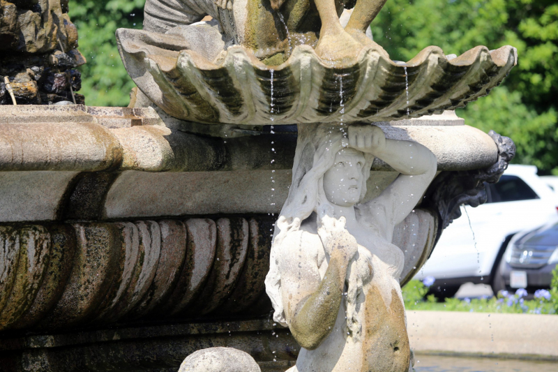 The Rainey Gate Fountain.   Photo © by Brian Benton.