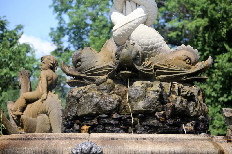 The Rainey Gate Fountain.   Photo © by Brian Benton.