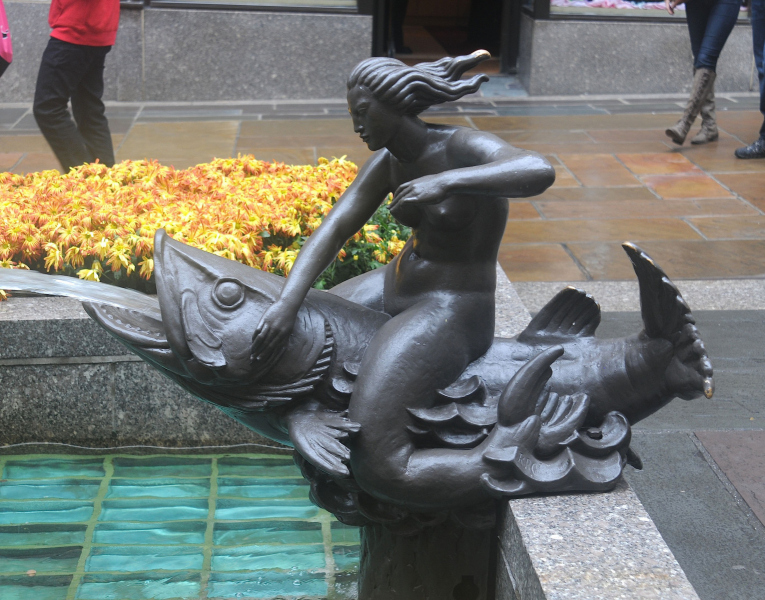The mermaid sculpture "Will".  Photo © Russell