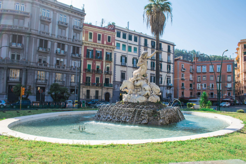 Fontana della Sirena Sannazaro.. Photo © by Di Baku - Opera propria, CC BY-SA 4.0.