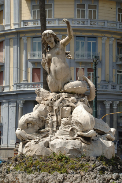 Fontana della Sirena Sannazaro. Photo © by Umberto Mancini.