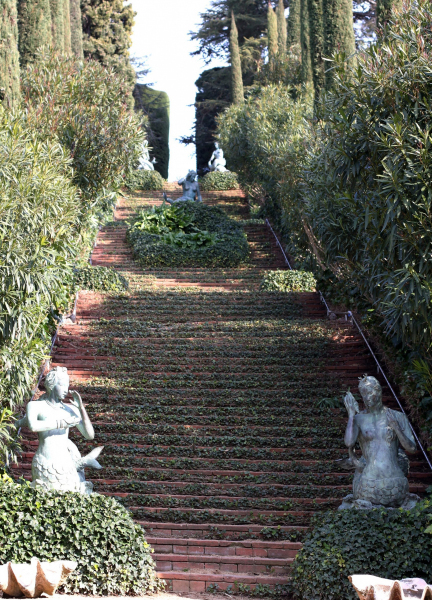 The 5 mermaids at Santa Clotilde Gardens.  Photo © by Paqui.