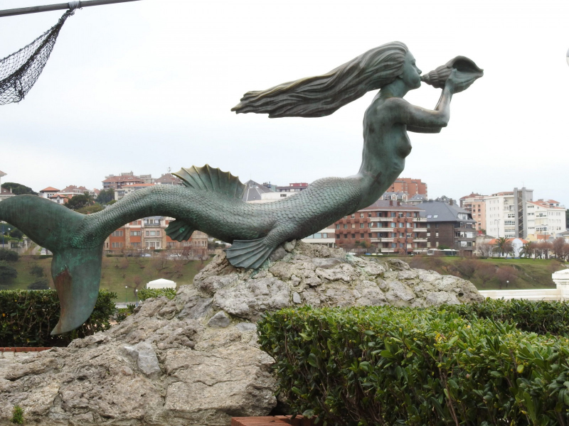 Mermaid statue "Sirena Magdalena" in Santander Spain. Photo © by Philip Jepsen.