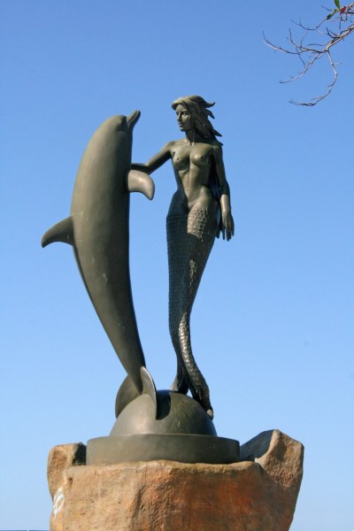 Mermaid & Dolphin at Sinfonia del Mar.  Photo © by Arnold Kershaw.