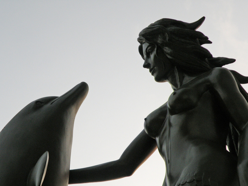 Mermaid & Dolphin at Sinfonia del Mar.  Photo © by Eduardo Vazquez.