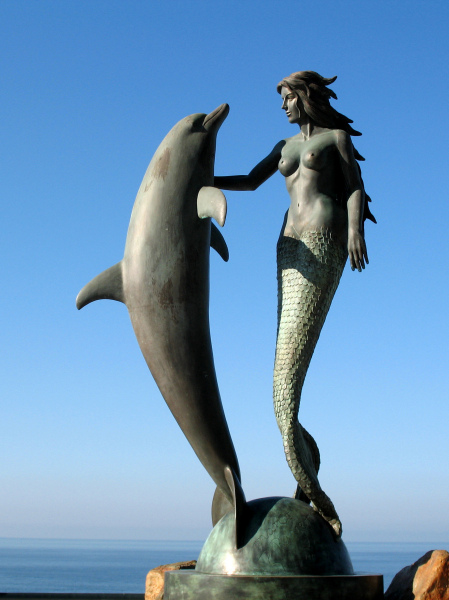 Mermaid & Dolphin at Sinfonia del Mar.  Photo © by aimeric@acapulco.