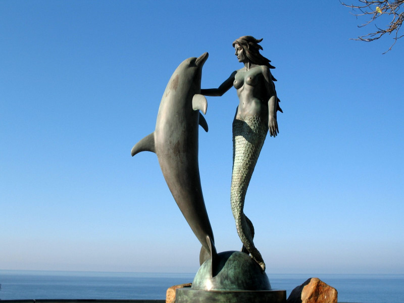 Mermaid & Dolphin at Sinfonia del Mar.  Photo © by aimeric@acapulco.
