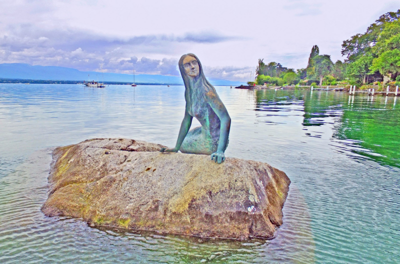 Sirene de Collonge-Bellerive.  Photo © by Philip Jepsen.