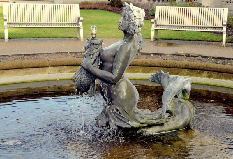 Southport's Mermaid Statue. Photo © by Ian Thomas.