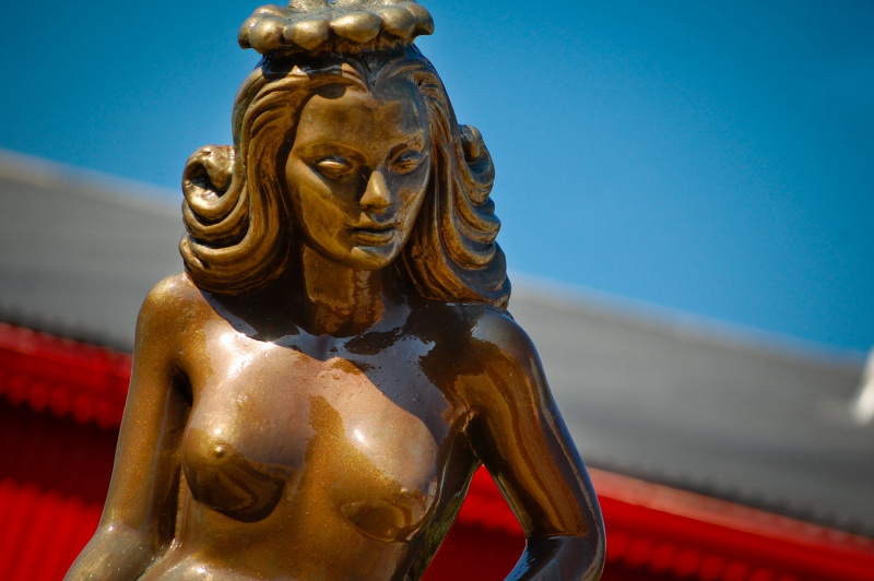 Mermaid Fountain from the Movie Splash.  Photo © by Scott Sanders.