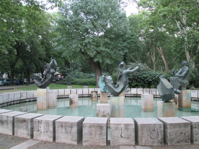 Mermaid fountain in Budapest.  Photo © by Evelyn Aschenbrenner