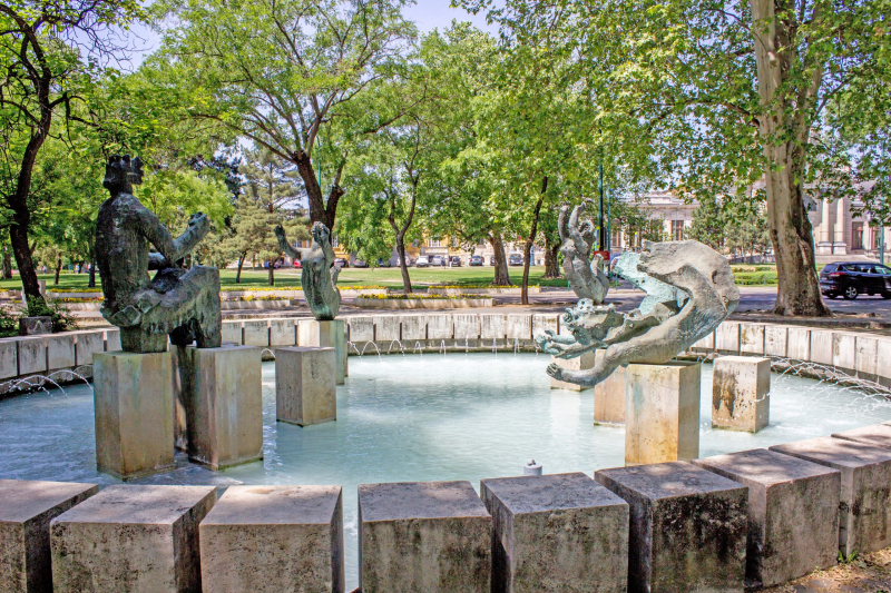 Mermaid fountain in Budapest.  Photo © by János Gömöri