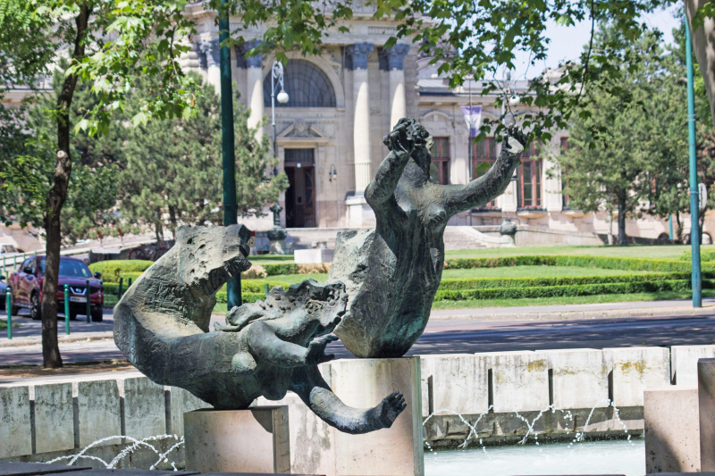 Mermaid fountain in Budapest.  Photo © by János Gömöri