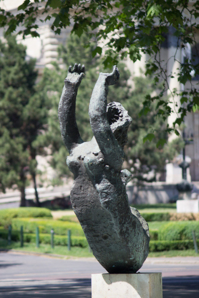 Mermaid fountain in Budapest.  Photo © by János Gömöri