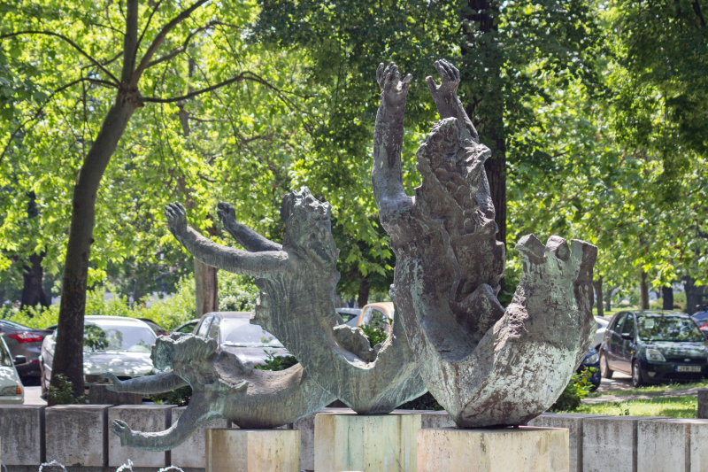 Mermaid fountain in Budapest.  Photo © by János Gömöri