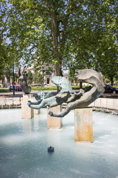 Mermaid fountain in Budapest.  Photo © by János Gömöri