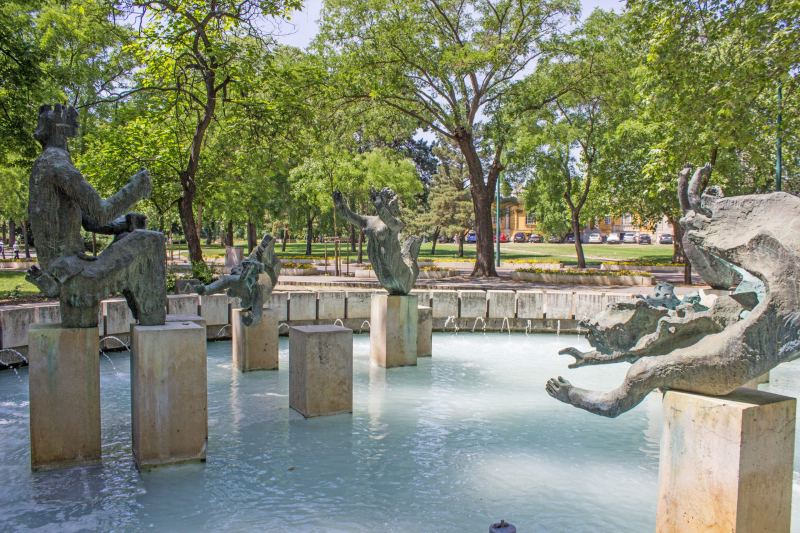 Mermaid fountain in Budapest.  Photo © by János Gömöri