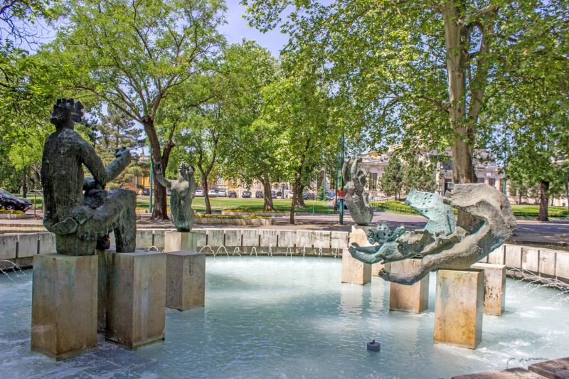 Mermaid fountain in Budapest.  Photo © by János Gömöri