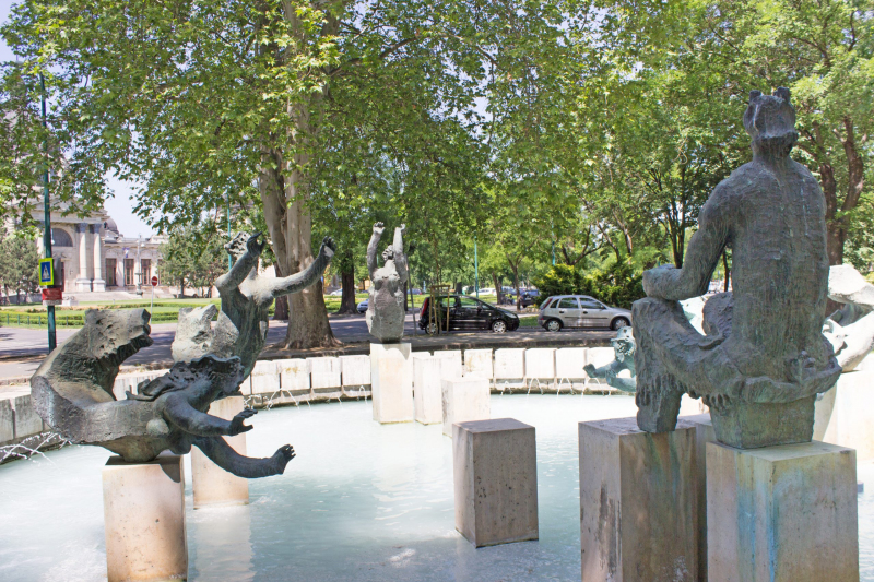 Mermaid fountain in Budapest.  Photo © by János Gömöri