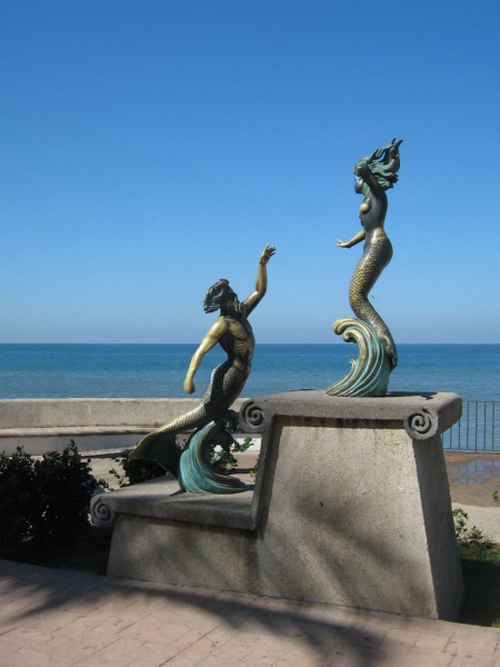 Triton and Nereida mermaid statue in the old location.