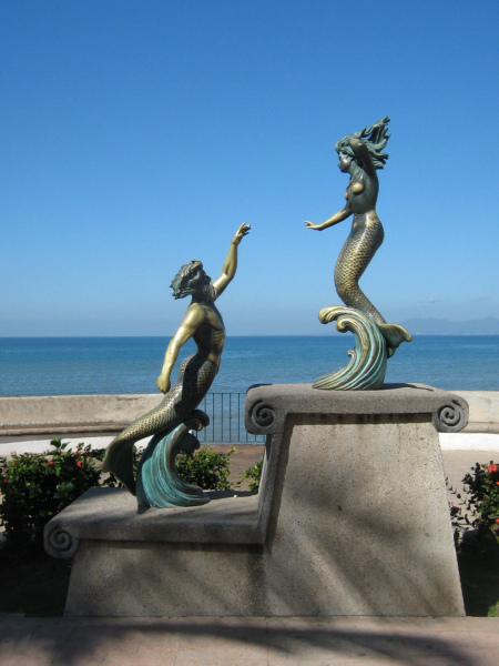 Triton and Nereida mermaid statue in the old location.