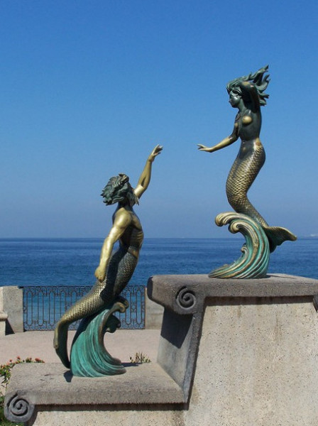 Triton and Nereida mermaid statue in the old location.