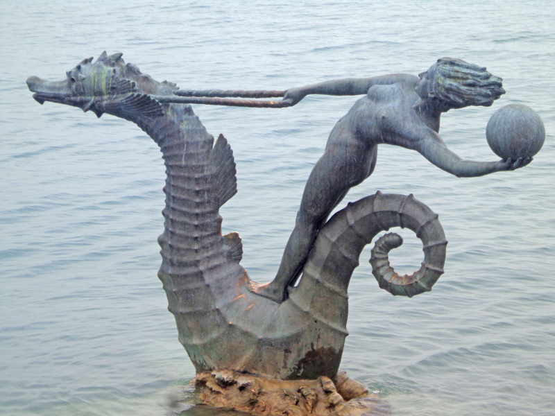 Nymph on Seahorse in Lake Geneva.  Photo © by Elodie Guillon.