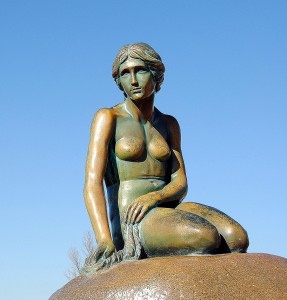 The Little Mermaid statue in Parque Europa