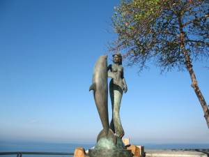 Mermaid & Dolphin at Acapulco's Sinfonia del Mar