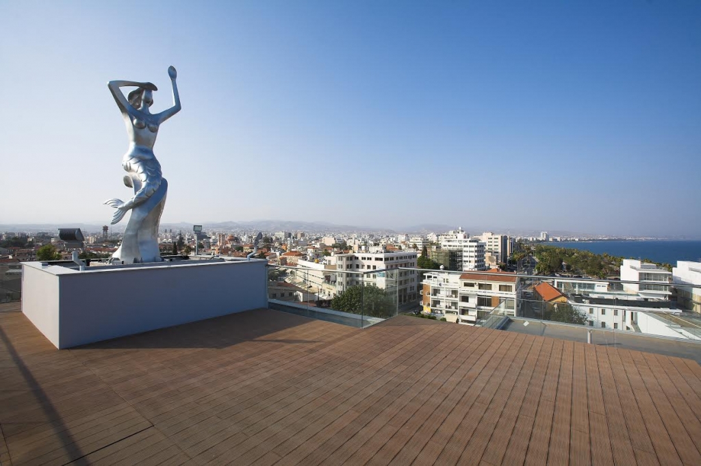 20′ Mermaid statue installed in Limassol on Cyprus