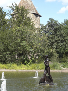 Ama du Parc mermaid sculpture
